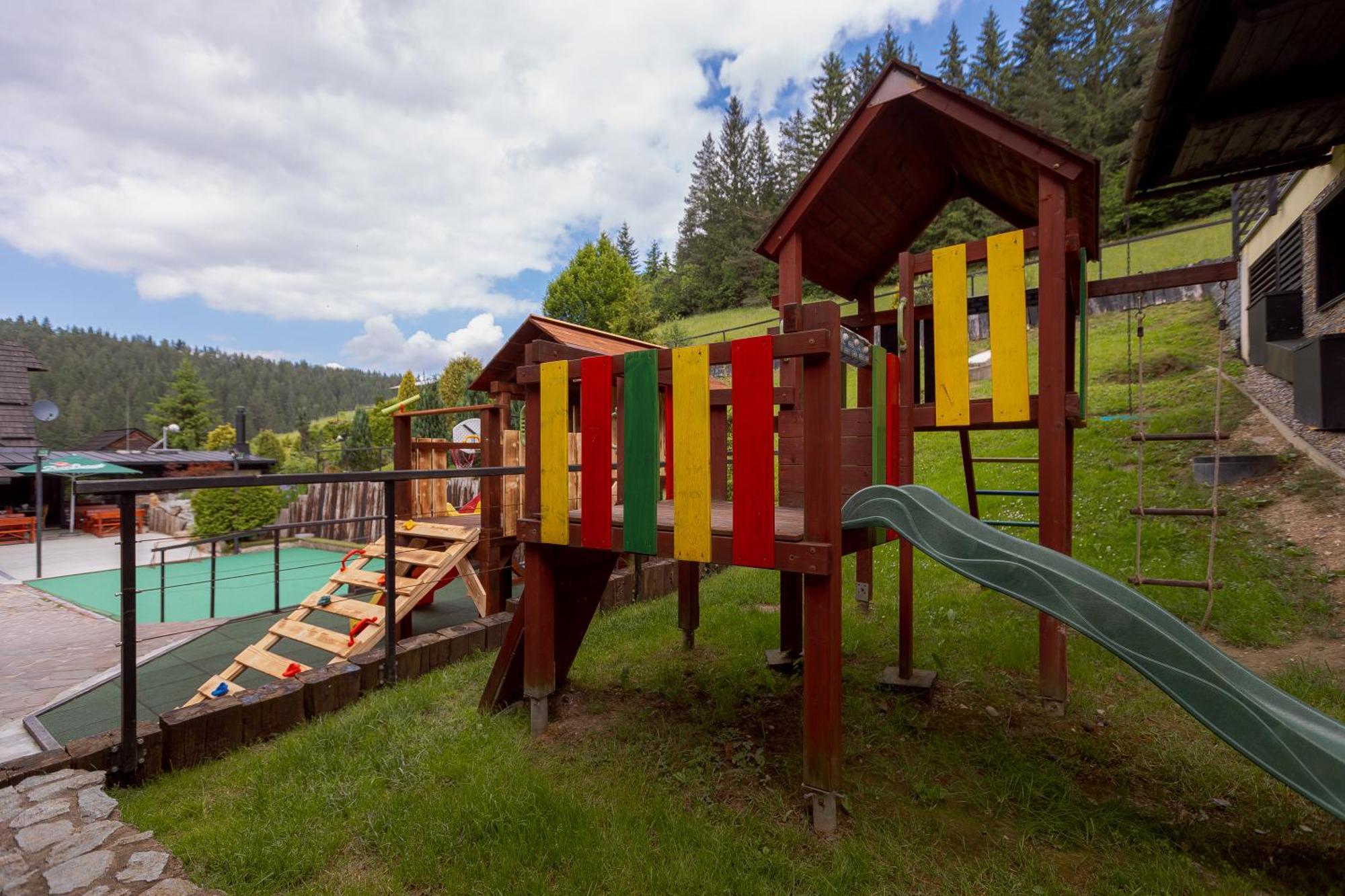 Wellness Rezort Janosikov Dvor Zázrivá Exterior foto